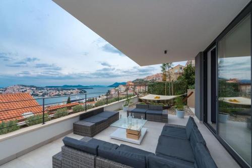 sunset view, garden,taxioldtown5min,free garage, voucher for yacht charter