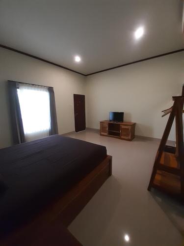 a bedroom with a bed and a window at kamala in Selong Belanak