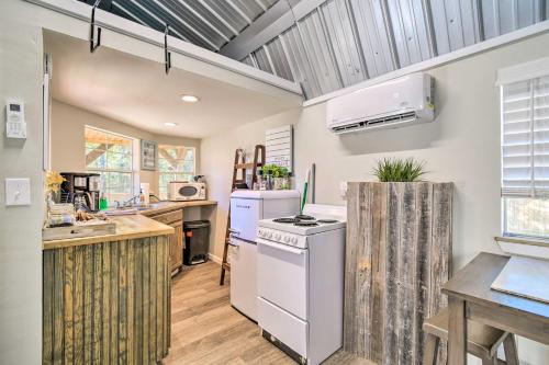 Alabama Tiny Home Vacation Rental, Dogs Okay!