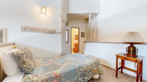 a bedroom with a bed and a lamp on a table at Mammoth Reservations in Mammoth Lakes