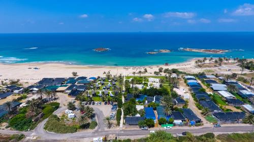 an aerial view of a resort with the beach at Dor village in Dor