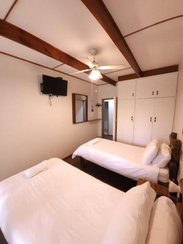 Ένα ή περισσότερα κρεβάτια σε δωμάτιο στο Rusplek Guesthouse and Conference Centre