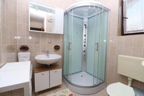 Fotografie z fotogalerie ubytování Apartment Tomasic with Terrace v destinaci Baška