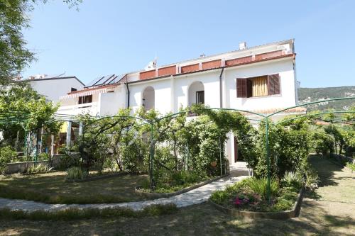 Fotografie z fotogalerie ubytování Apartment Tomasic with Terrace v destinaci Baška