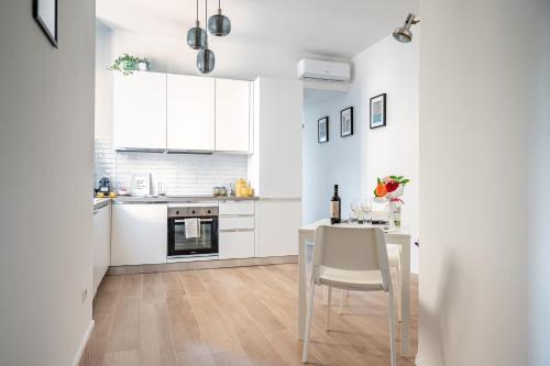NEW! Parma Galleria White Apartment x2