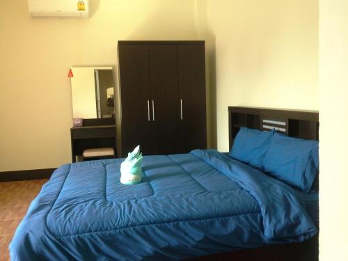 a blue bed with a cat sitting on top of it at Bansappoori in Lamphun