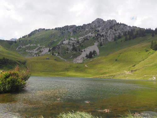 a body of water with a mountain in the background at LATITUDE 47 in Châtel
