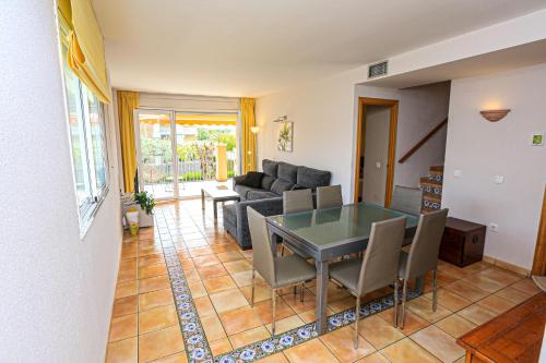 LITORAL COSTA DORADA - BAHIA DORADA Only families