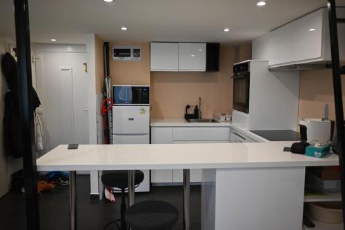 Kuchyňa alebo kuchynka v ubytovaní Petőfi Apartman Pécs