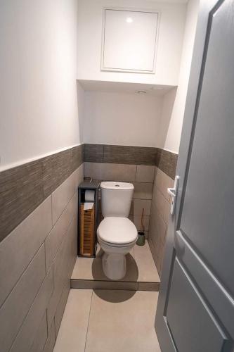 Ένα μπάνιο στο Villa, Lossy