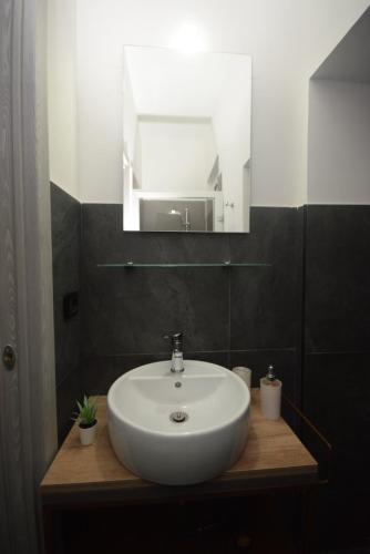 Bilik mandi di Hotel Crisvan