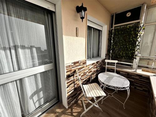 VER7 - Top-Floor Studio with Sea-View Terrace and Pool - Renovated, AC, Lift