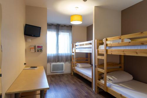 Postel nebo postele na pokoji v ubytování Auberge de jeunesse HI Bordeaux-Blanquefort - Ex Otellia