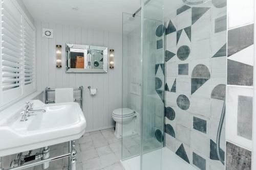a bathroom with a toilet and a sink and a shower at The Neptune in Henley on Thames