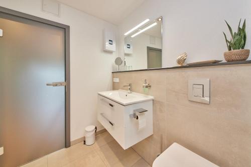 Bilik mandi di Luxus Apartments Mosel-Zeit NEU 2023