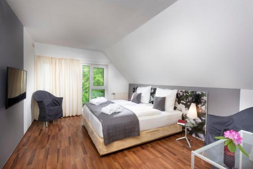 a bedroom with a large bed and a window at Eurostrand Resort Lüneburger Heide in Fintel