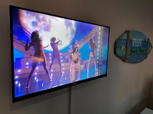 Ocean Songにあるテレビまたはエンターテインメントセンター