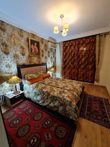 a bedroom with a bed and a red rug at Luxury apartment in the heart of Gueliz , Wifi, Pool in Marrakech
