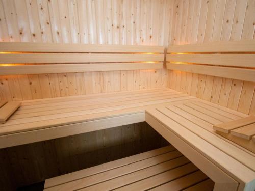 Gambar di galeri bagi Villa by the Water with Sauna and Terrace di Delfstrahuizen