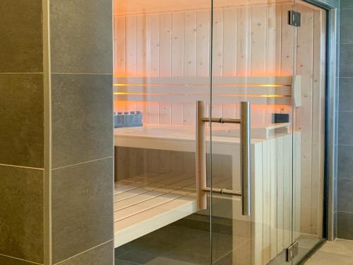 Katil atau katil-katil dalam bilik di Villa by the Water with Sauna and Terrace