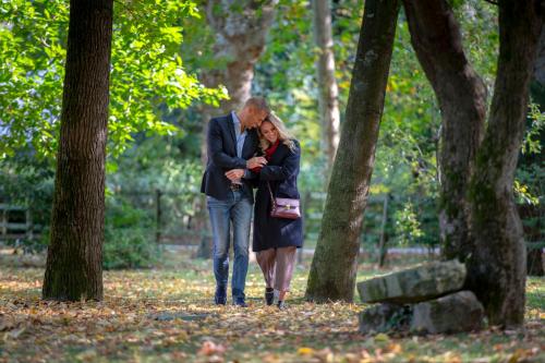 a man and a woman walking through a park at Terme Preistoriche Resort & Spa in Montegrotto Terme