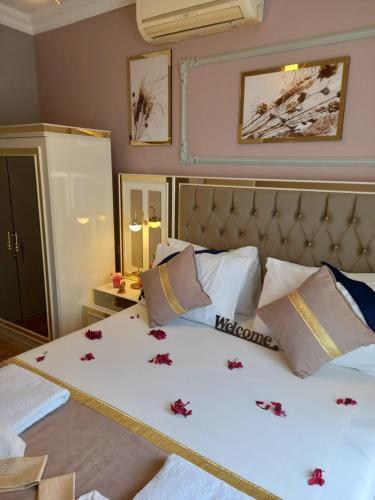 Katil atau katil-katil dalam bilik di Emirhan Guesthouse & Suites