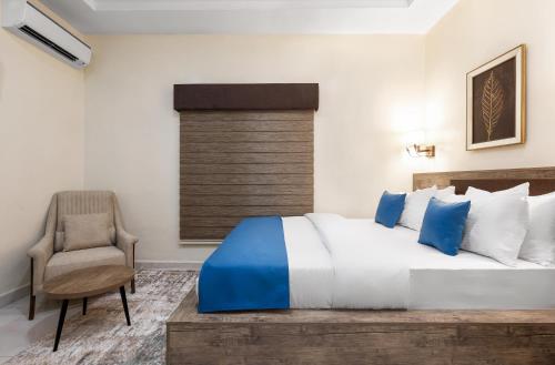 En eller flere senge i et værelse på BKT Cribs - Apartments & Suites
