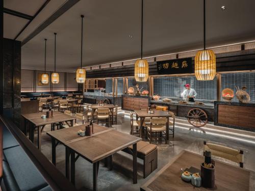an overhead view of a restaurant with tables and chairs at HUALUXE Kunshan Huaqiao by IHG - F1 Racing Preferred Hotel in Kunshan
