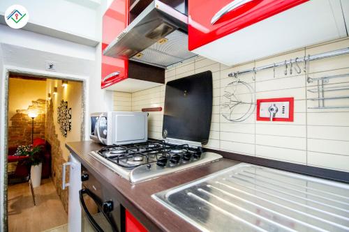 Кухня или мини-кухня в Antica Piazza Apartment by TuscanyWeGo
