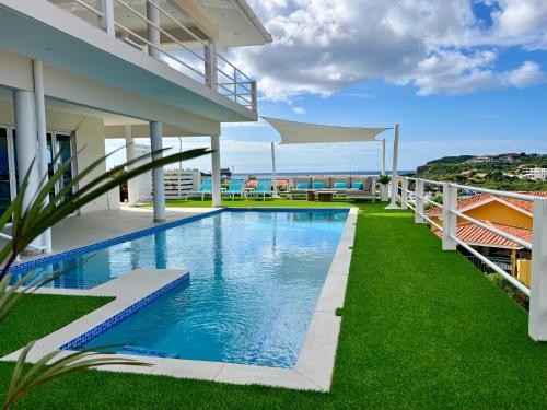 a swimming pool in the backyard of a house at Villa Leoni Curaçao in Willemstad