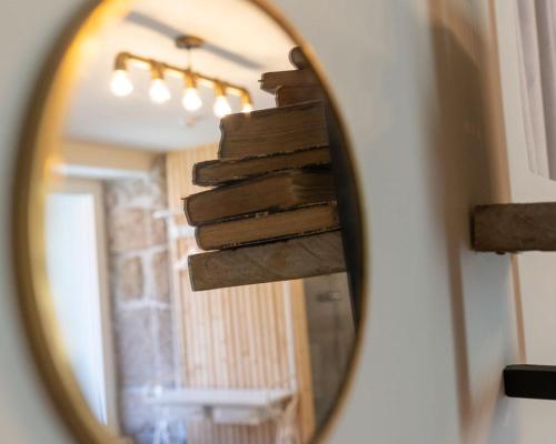 a mirror reflection of a stack of books at Quinta de Carcavelos Natures Home in Amarante