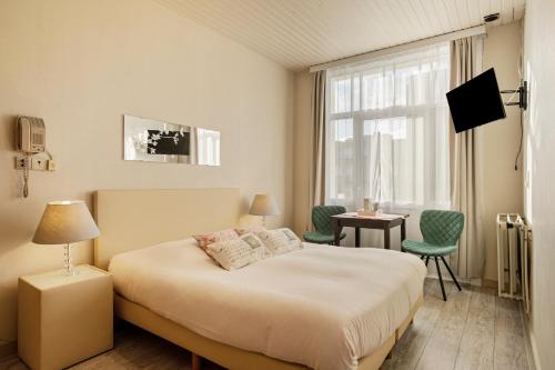 Postel nebo postele na pokoji v ubytování Hotel Georges