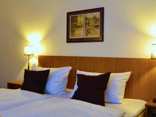 a hotel room with two beds and a picture on the wall at Comfort Hotel tom Kyle in Kiel