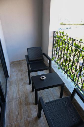 Plus Hotel & Private Transportation İstanbul Airport-By Loftにあるバルコニーまたはテラス