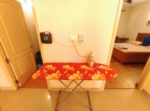 Ένα ή περισσότερα κρεβάτια σε δωμάτιο στο 3 BHK Condo For Family On Manali Expressway