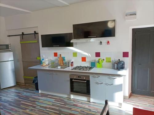 A kitchen or kitchenette at T2 centre village "Chez Clothilde"