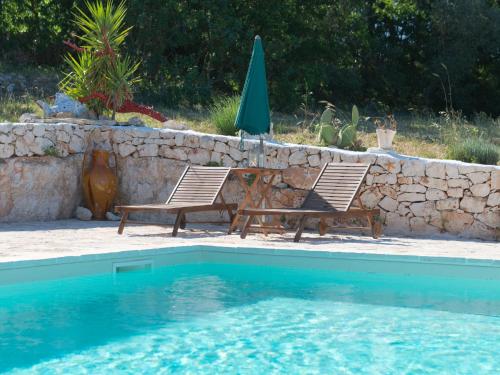 Authentic holiday home with pool near Ostuni