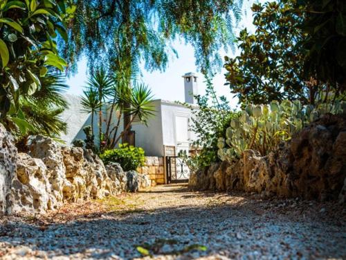 Trullo Cittadino with above-ground pool in Cisternino