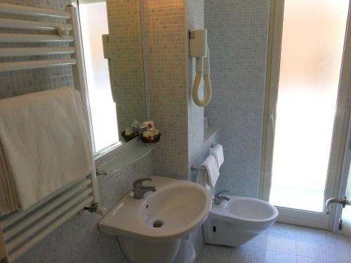 a bathroom with a sink and a toilet at Hotel Mayor in Sperlonga