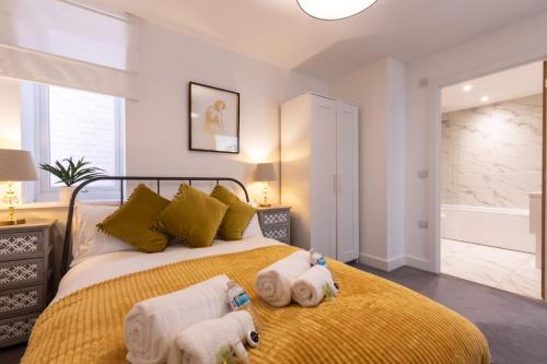 a bedroom with a bed with towels on it at King's House by Smart Apartments in Southampton