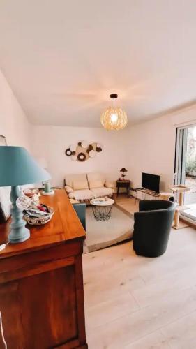 Ein Sitzbereich in der Unterkunft T3 refait à neuf /Plage/Centre/Gare/Terrasse/Pkg/wifi