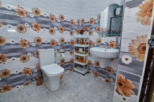 Ванная комната в POMAA VILLA