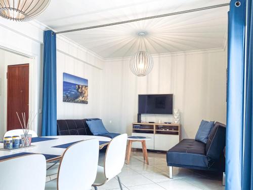 Old Town 2BR 50m Ocean w/ AC Wi-Fi Parking Terrace