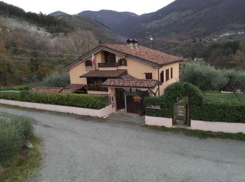 Nespecifikovaný výhled na hory nebo výhled na hory při pohledu z bed and breakfast