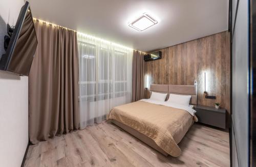 a bedroom with a bed and a television in it at Люкс на Бориспільській ЖК Олімпік Парк, генератор на будинку in Kyiv