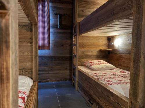 Zdjęcie z galerii obiektu RARE Le refuge des aiguilles Duplex 130m2 10 pers classé 4 étoiles St Sorlin d'Arves La Toussuire w mieście Saint-Sorlin-dʼArves