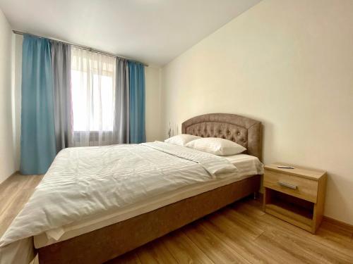 Postel nebo postele na pokoji v ubytování ApartPoltava СТИЛЬНІ 2-кімн апартаменти біля ПД "ЛИСТОПАД" закрита ПАРКОВКА, ЧЕК ПРРО