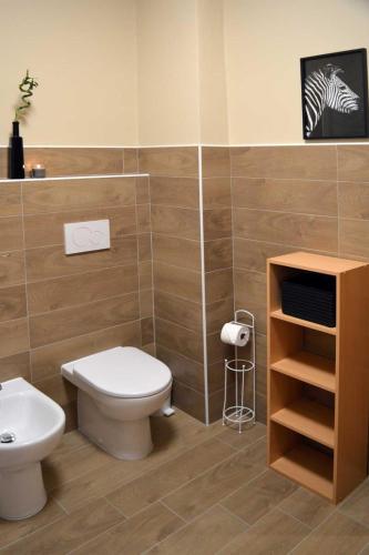 a bathroom with a toilet and a sink at Le Case di Sonia DEL CORSO CIV 25 Fucecchio in Fucecchio