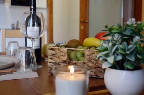 a table with a candle and a basket of fruit at Le Case di Sonia DEL CORSO CIV 25 Fucecchio in Fucecchio