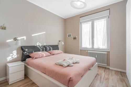 A bed or beds in a room at BO13 -Crescenzago- Bright - Wifi - Elegant